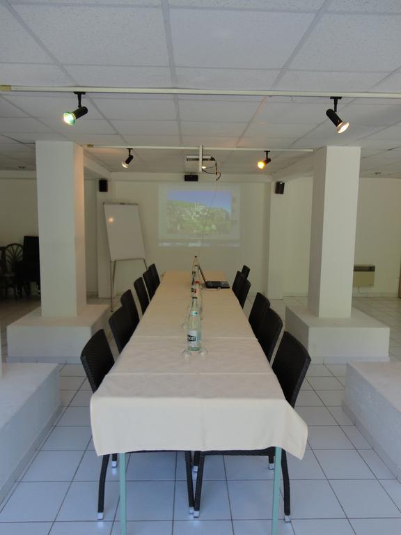Hotel Restaurant Les Falaises 3*